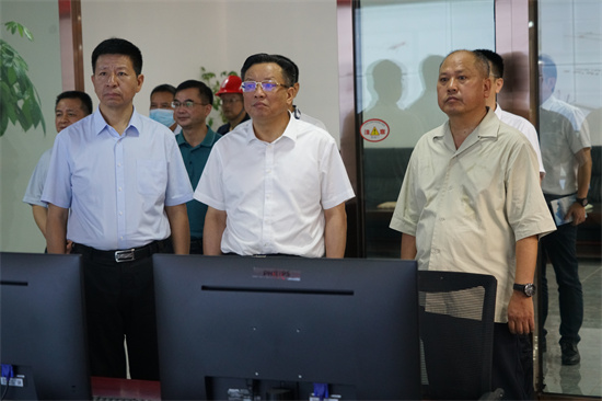 2022年7月30日湖南省工業(yè)和信息化廳廳長雷紹業(yè)、張家界市委副書記、代市長王洪斌等領(lǐng)導(dǎo)一行，到公司視察調(diào)研