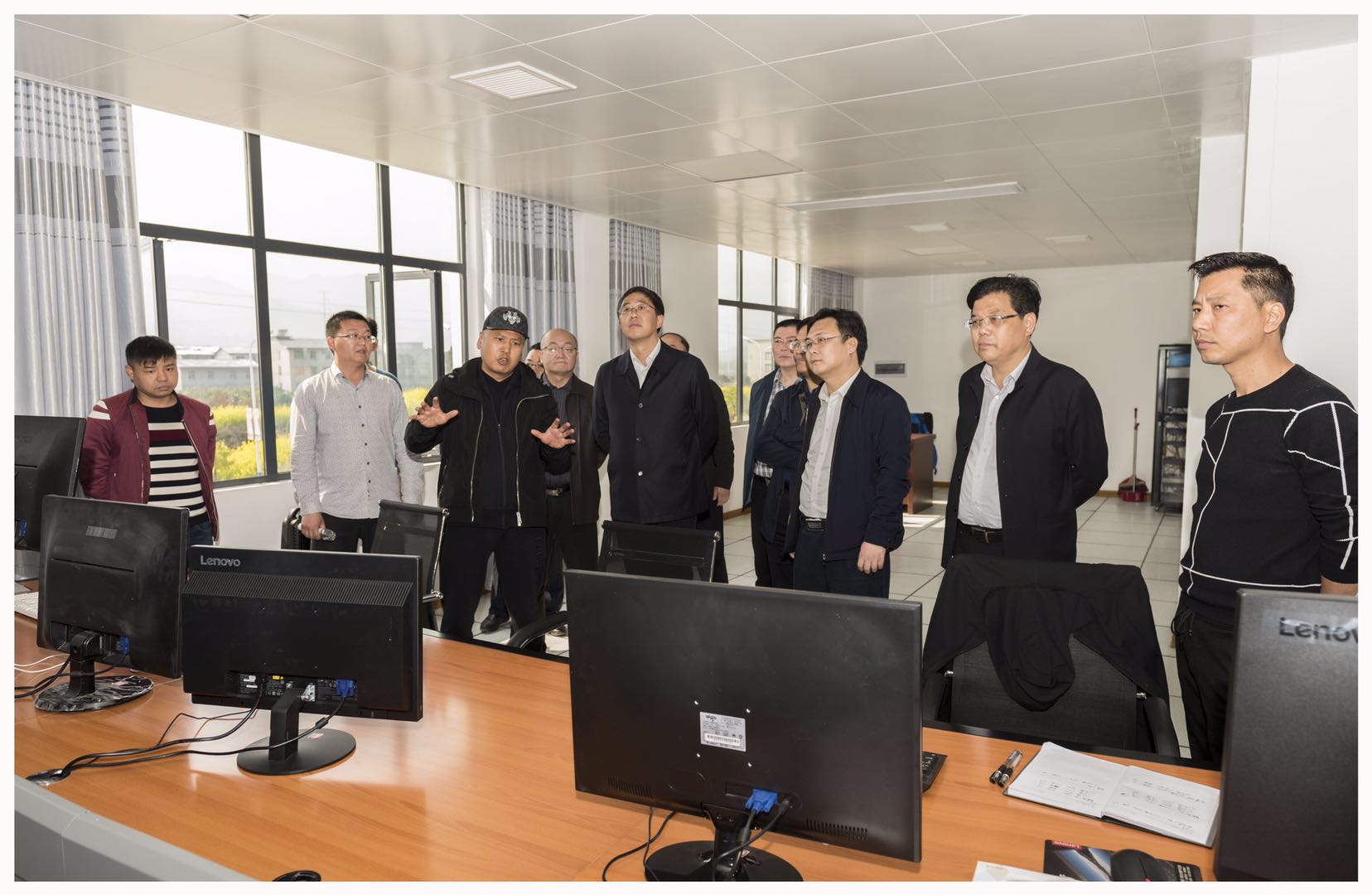 張家界市委、常委常務(wù)副市長羅智斌一行來我公司調(diào)研指導(dǎo)工作